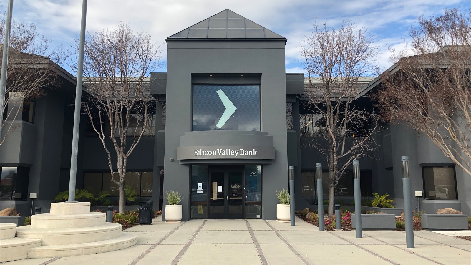 The empty entrance and forecourt of Silicon Valley Bank headquarters in Santa Clara, California